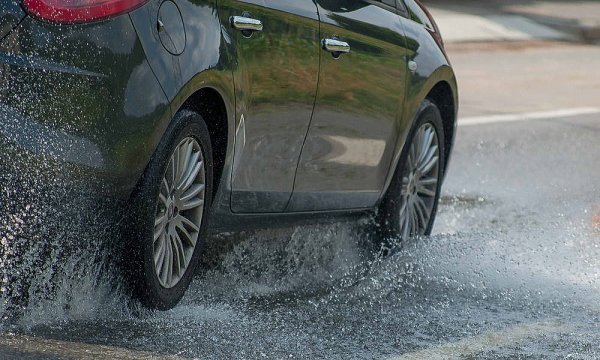 Conducción segura en clima lluvioso